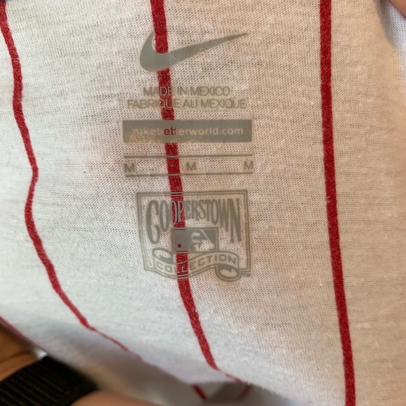 Ladies Reds tee ⚾️♥️⚾️ - Picture 3 of 3